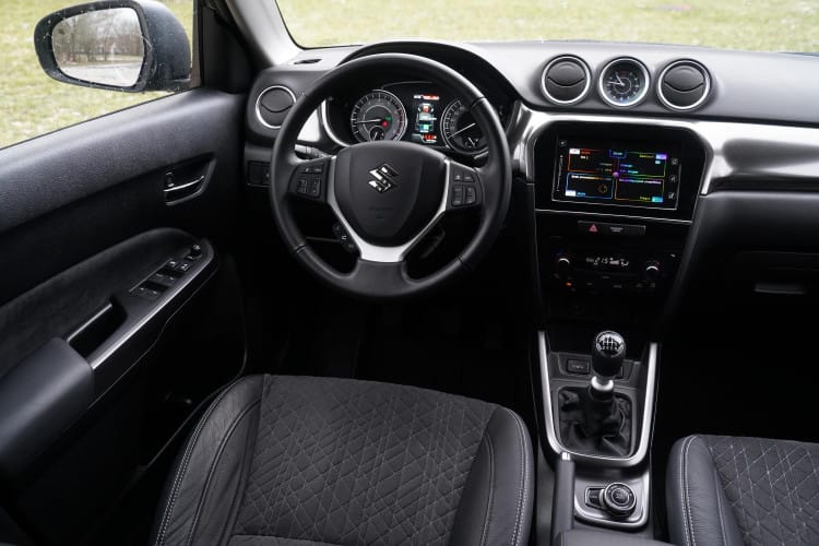 Suzuki Vitata wnętrze