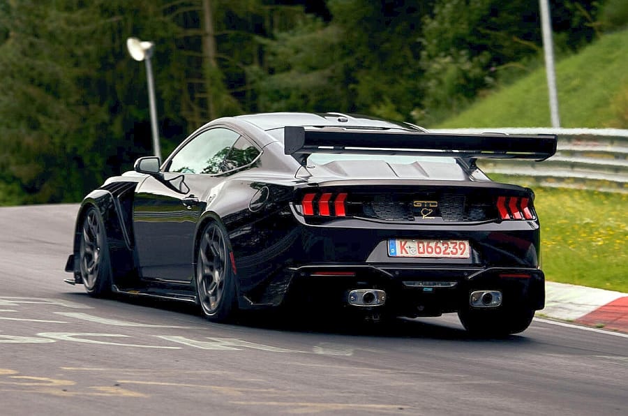 Ford Mustang GTD -tył