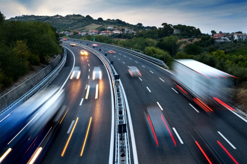 autostrada Włochy wieczór