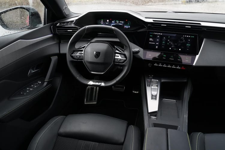 Peugeot 408 wnętrze