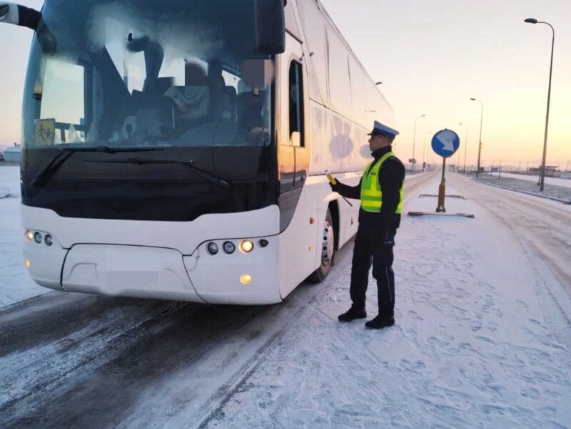 autobus przewóz dzieci ferie zima