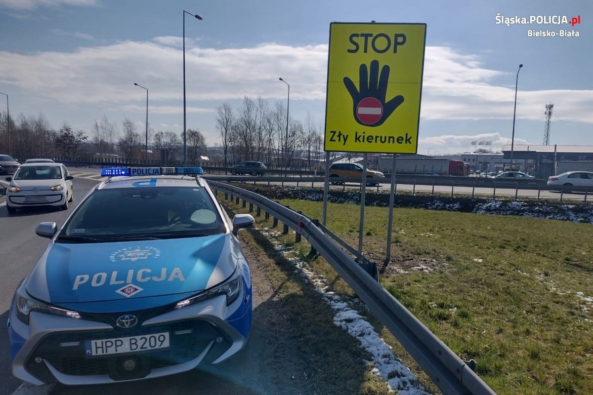 znak policja radiowóz