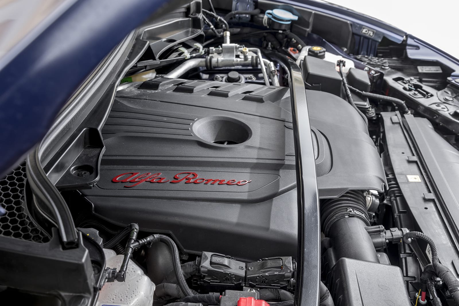 Alfa Romeo Stelvio silnik