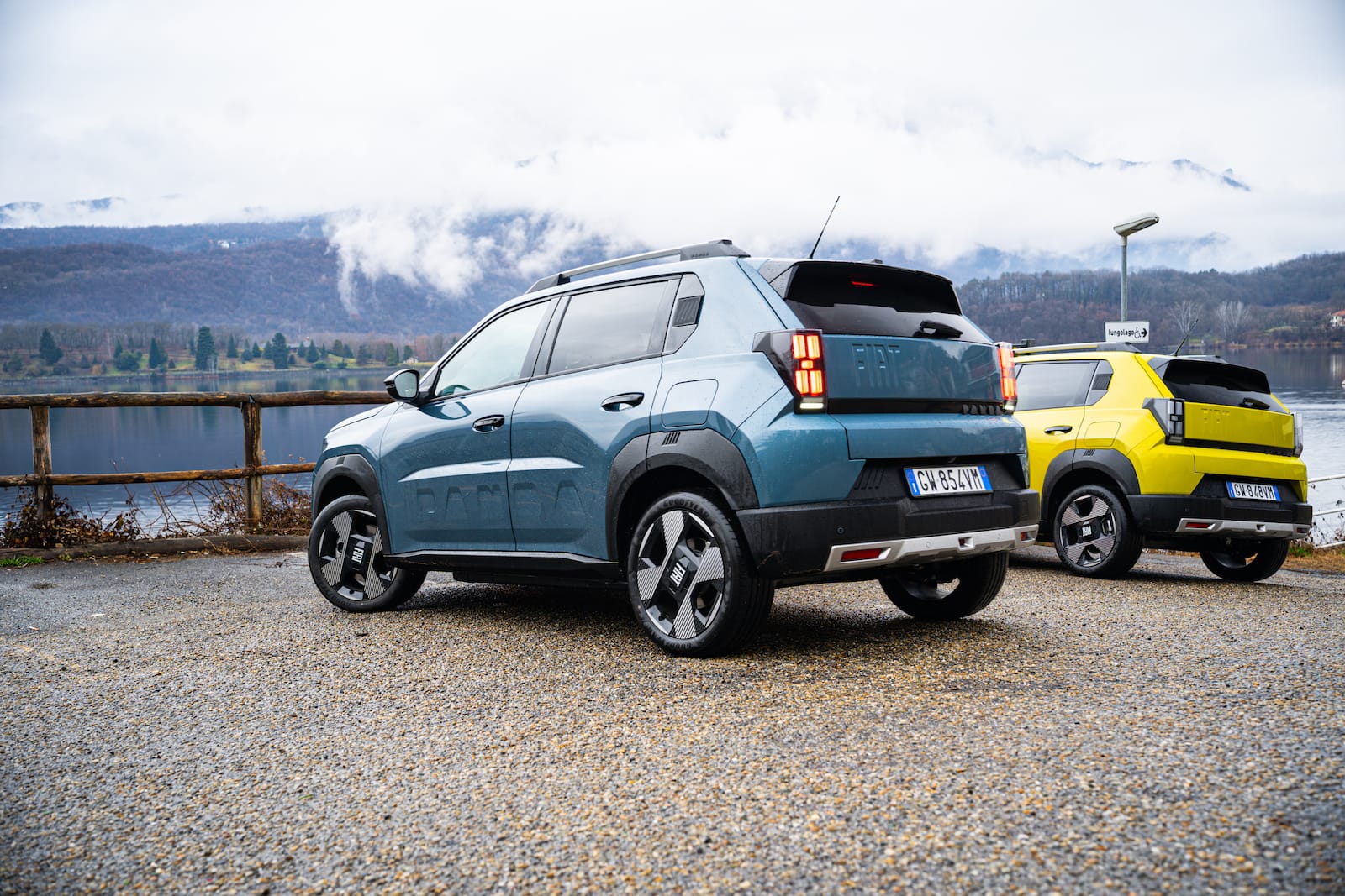 Fiat Grande Panda tył bok