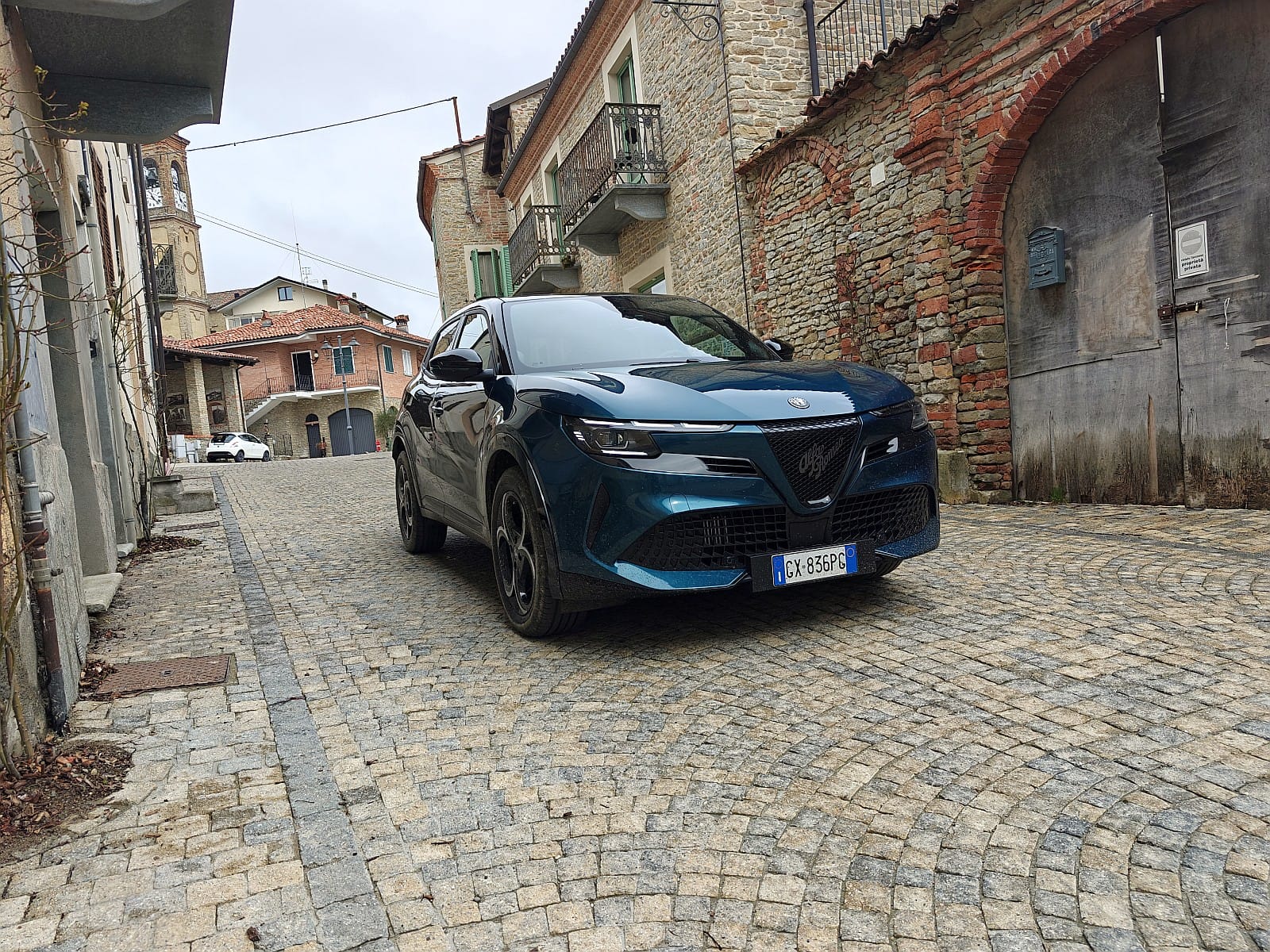 Alfa Romeo Junior Ibrida Q - przód