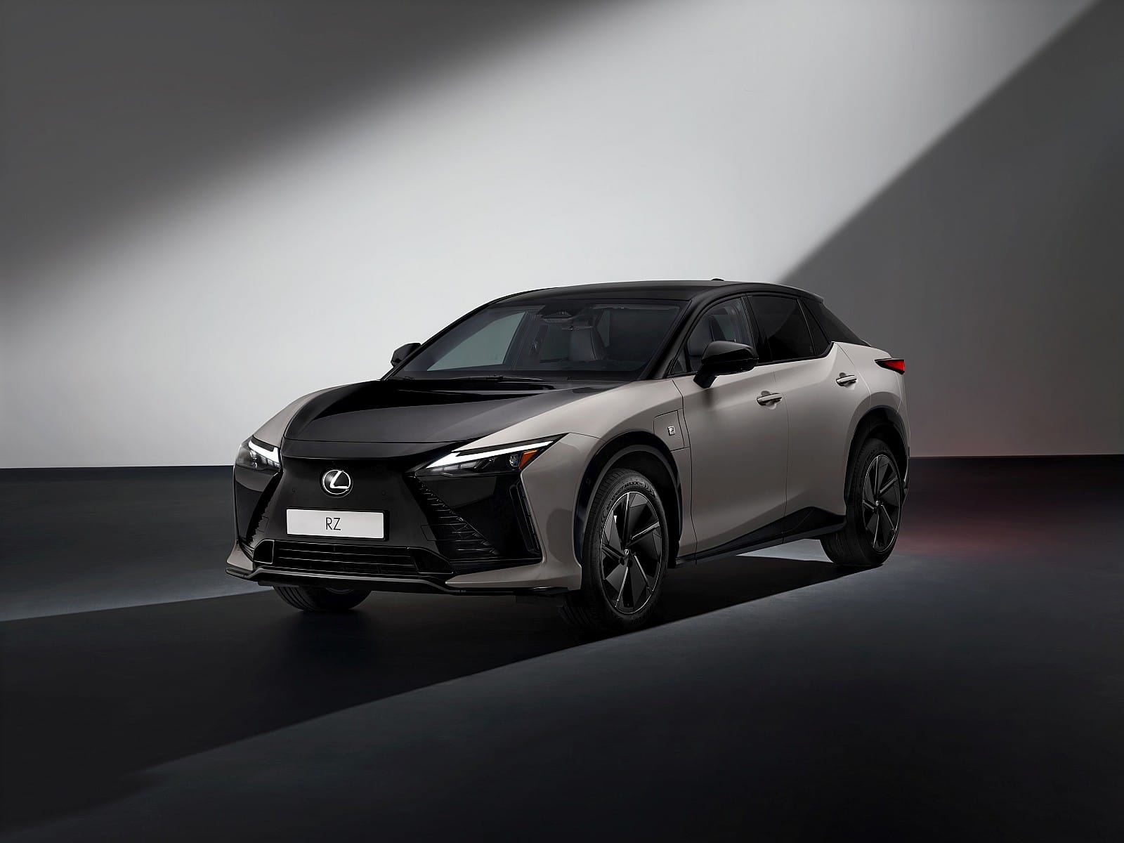 2025 Lexus RZ - przód