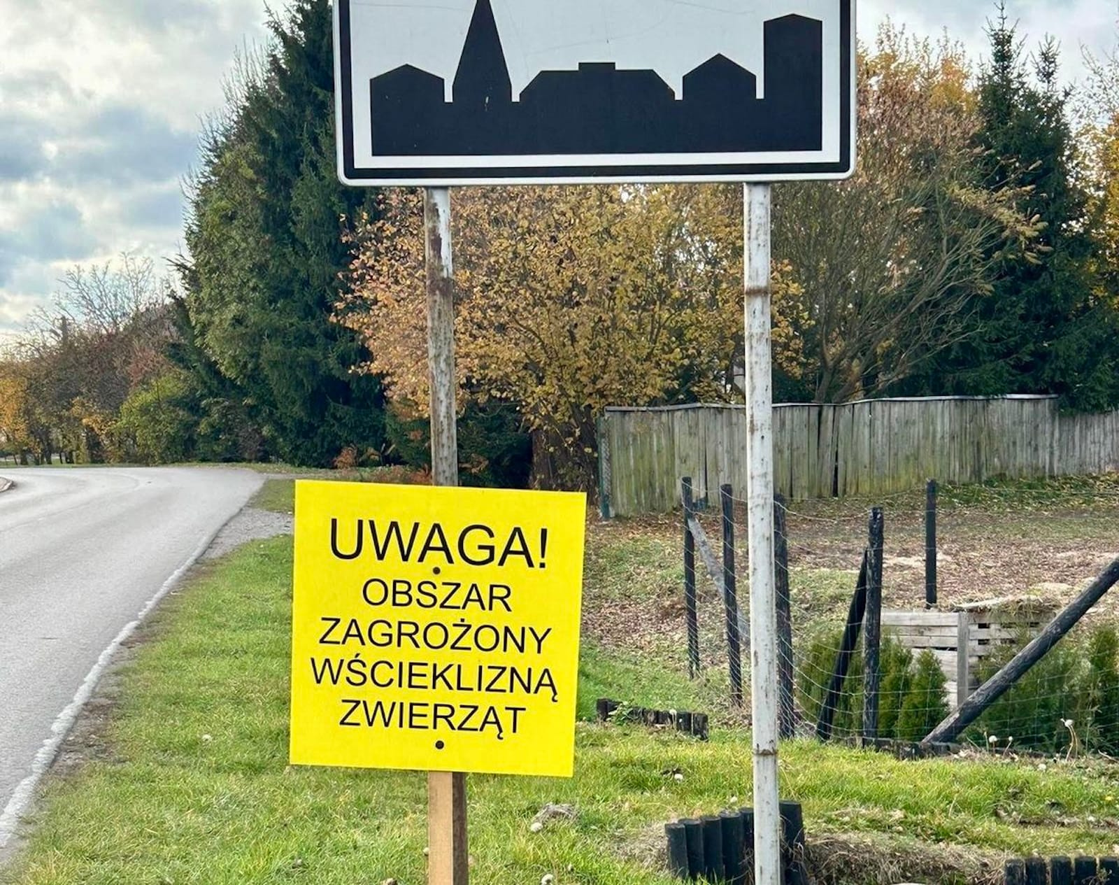 tablica obszar zabudowany
