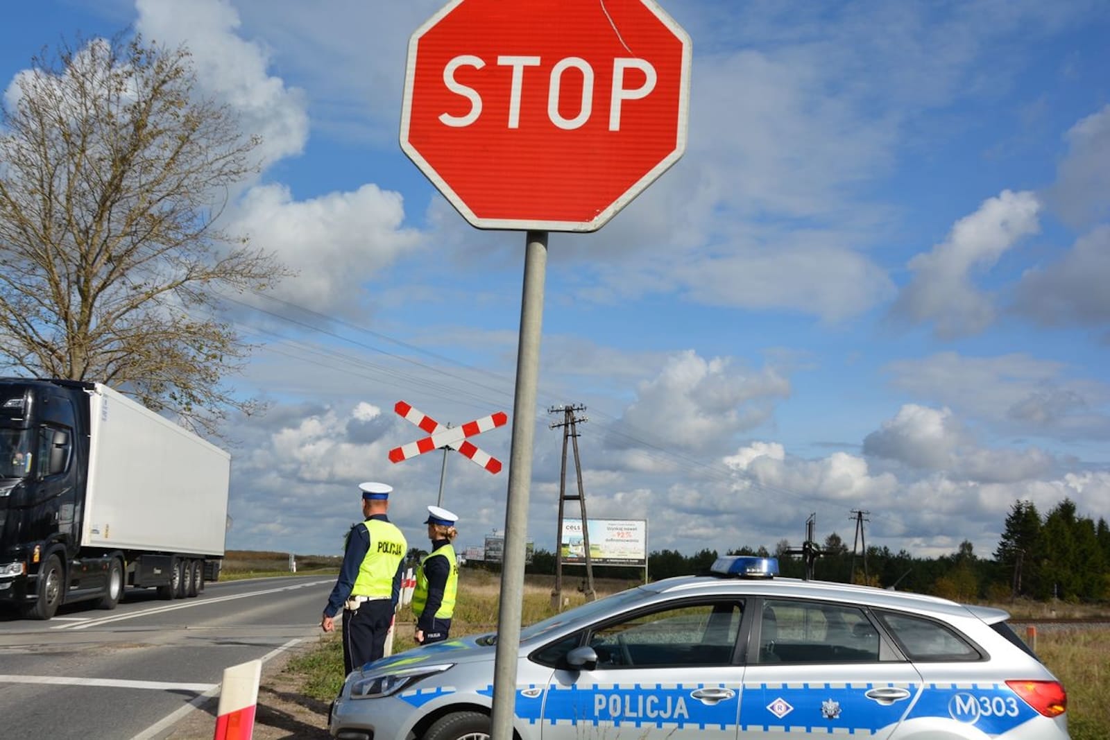 znak tory krzyż św. Andrzeja policja