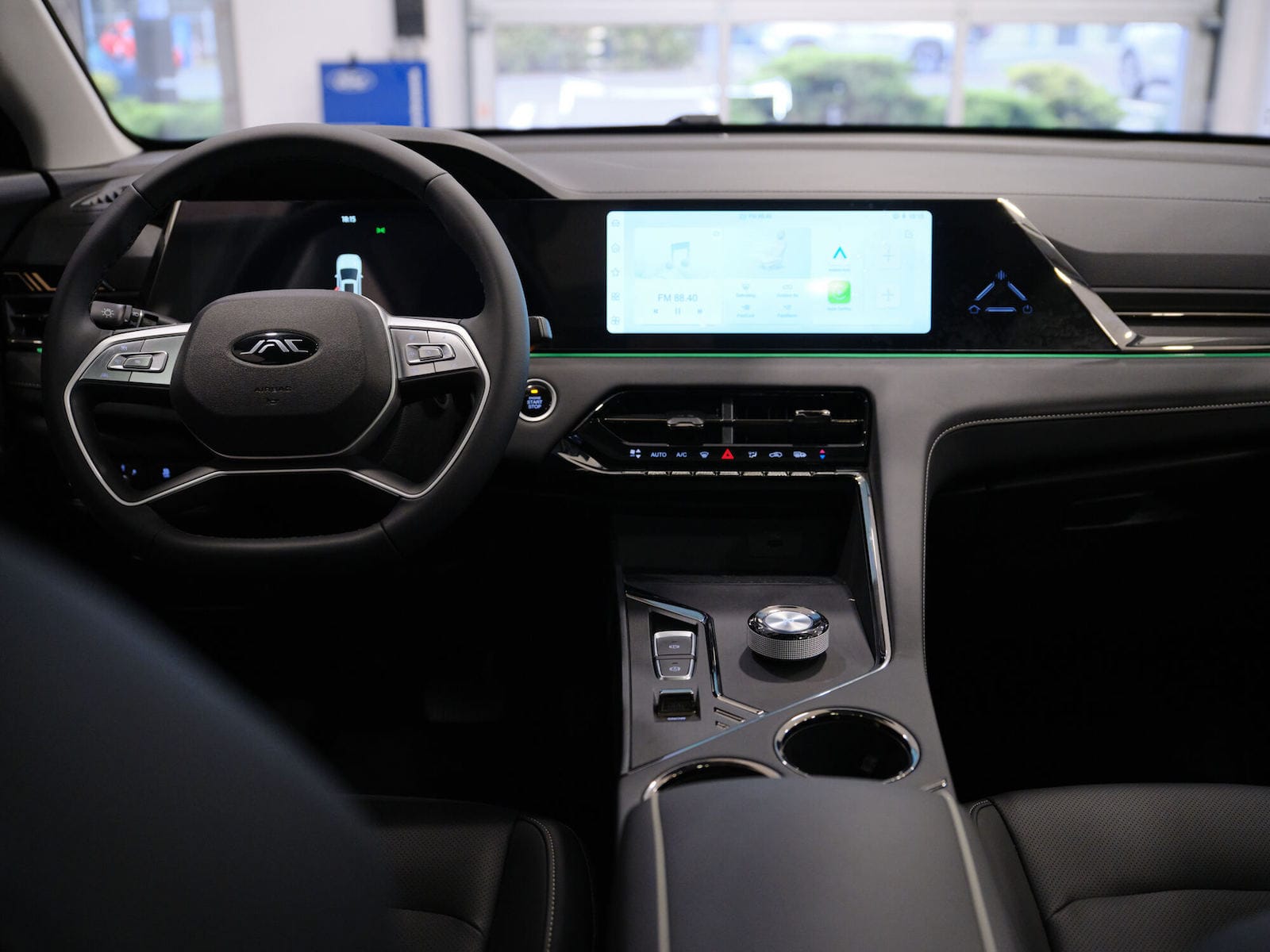 JAC JS8 Pro wnętrze