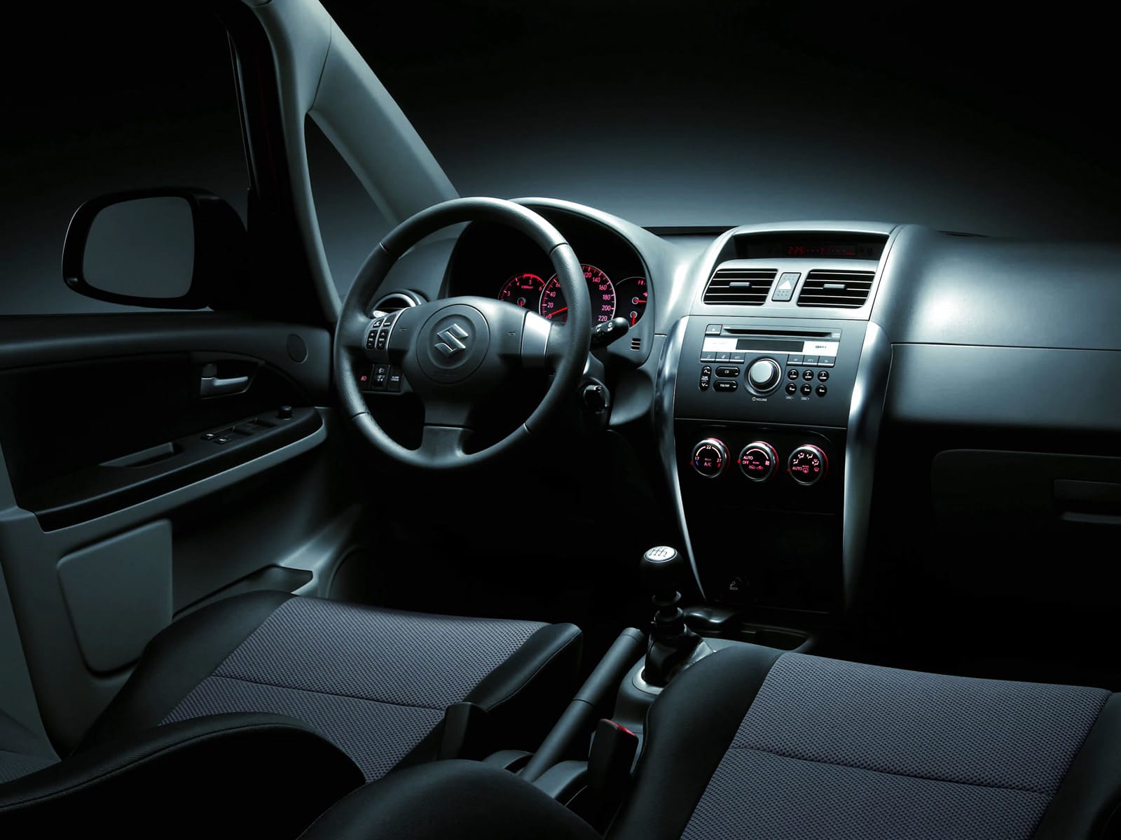 Suzuki SX4 środek