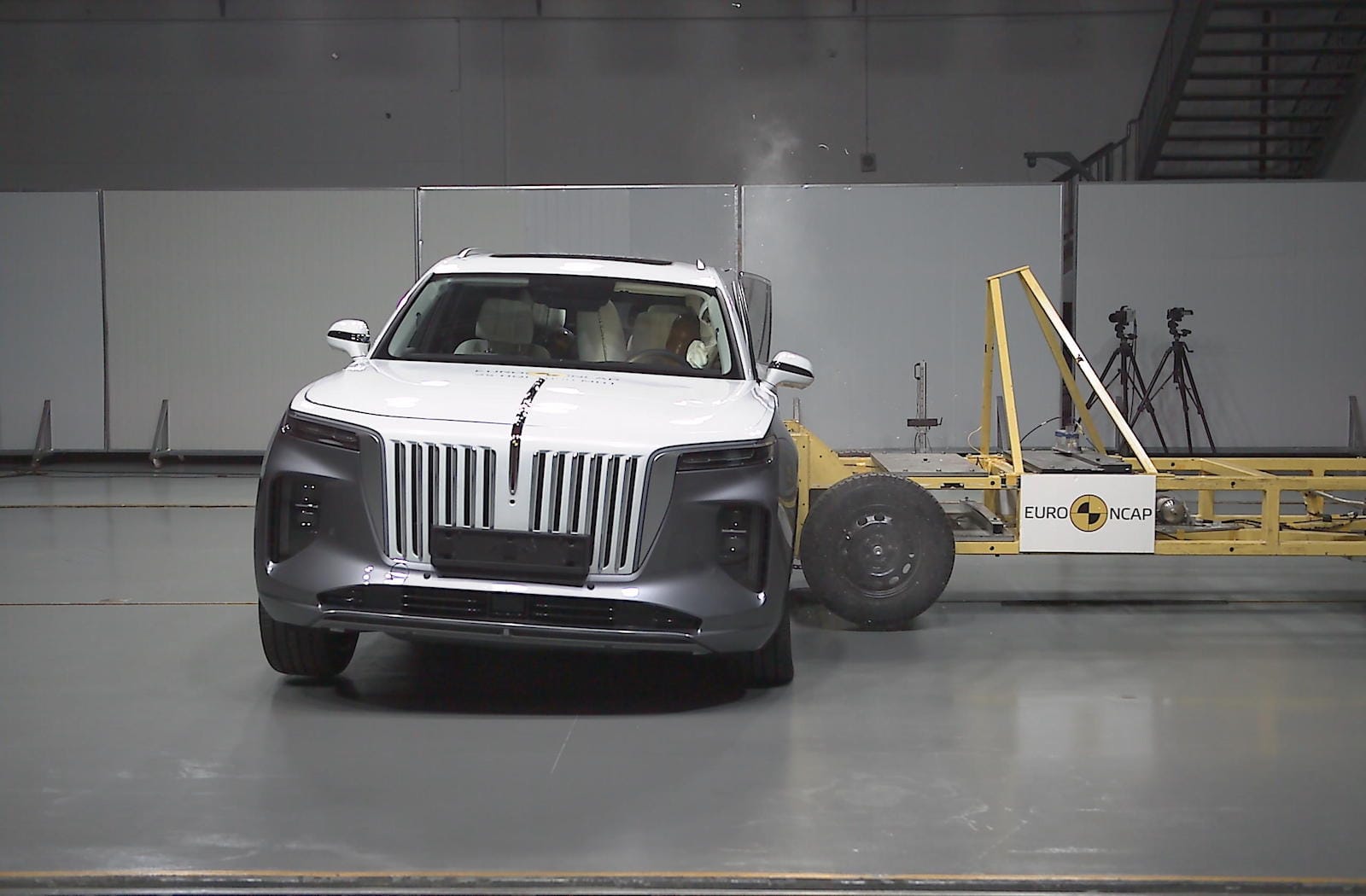 Hongqi E-HS9: Euro NCAP