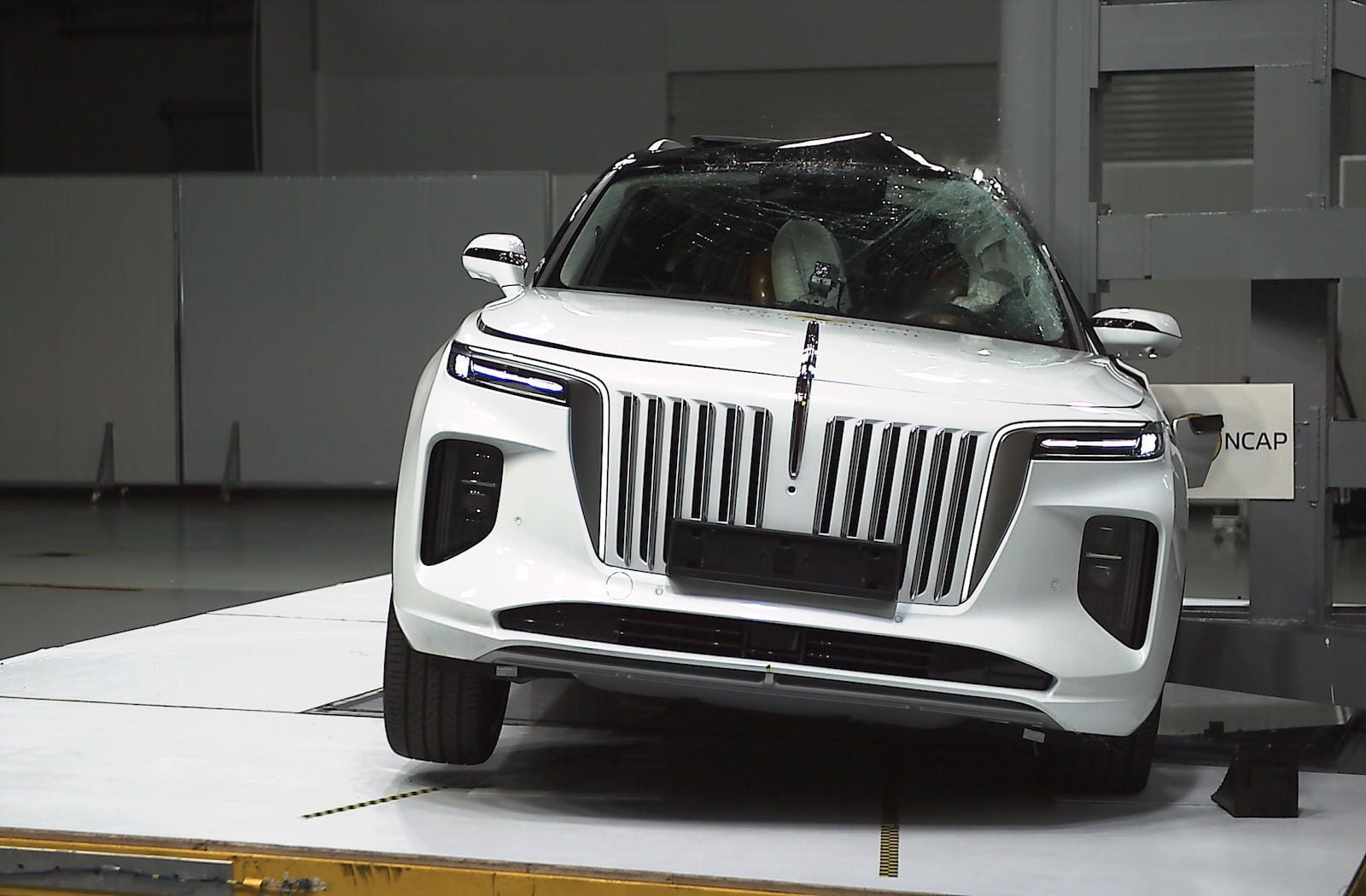 Hongqi E-HS9: Euro NCAP