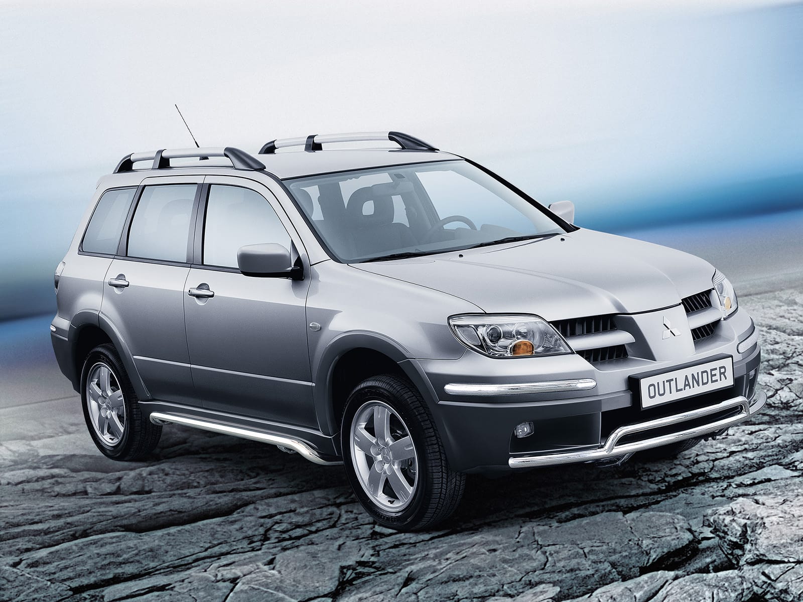 mitsubishi_outlander_01