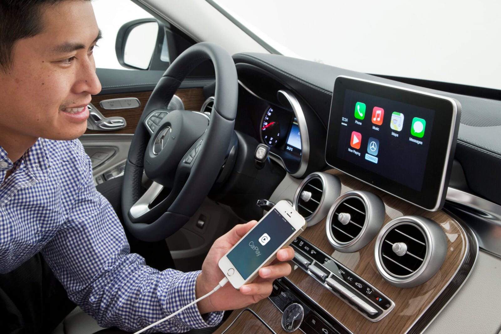 Mercedes-Benz - Apple CarPlay