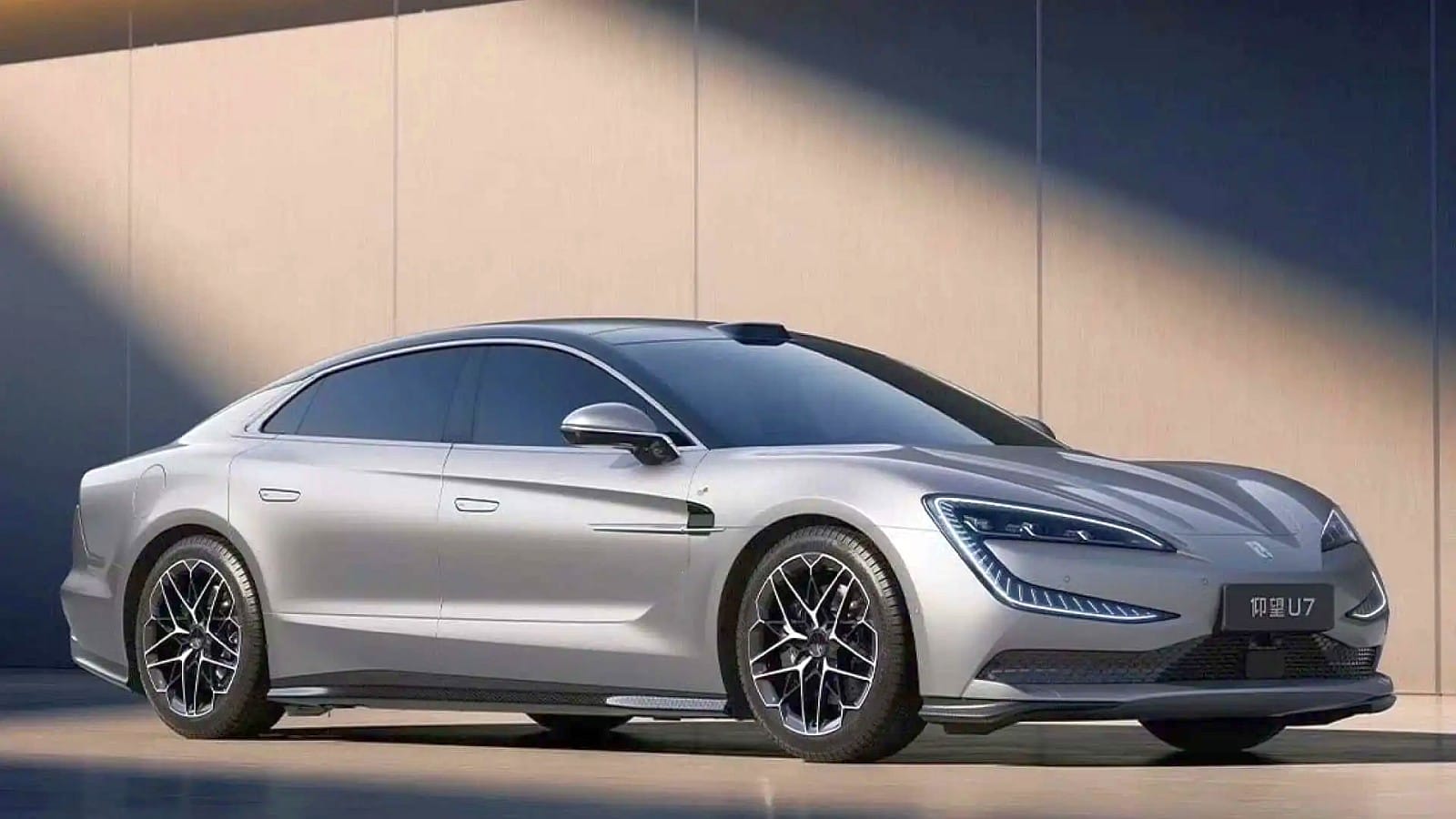 BYD Yangwang U7