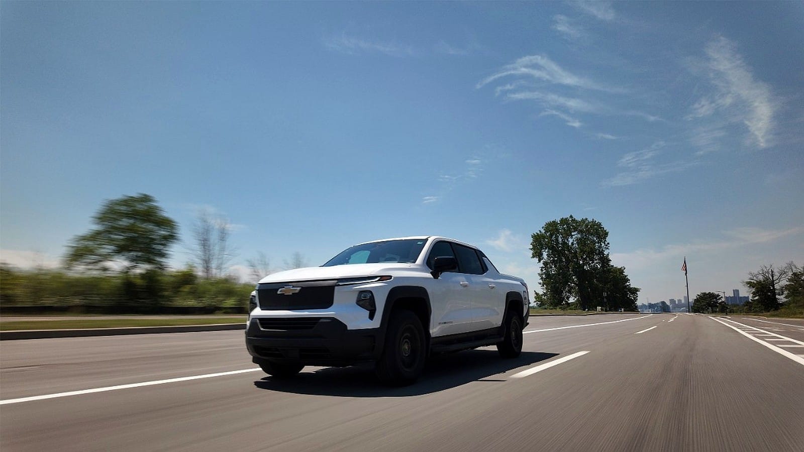 Chevrolet Silverado EV - rekord zasięgu elektryka
