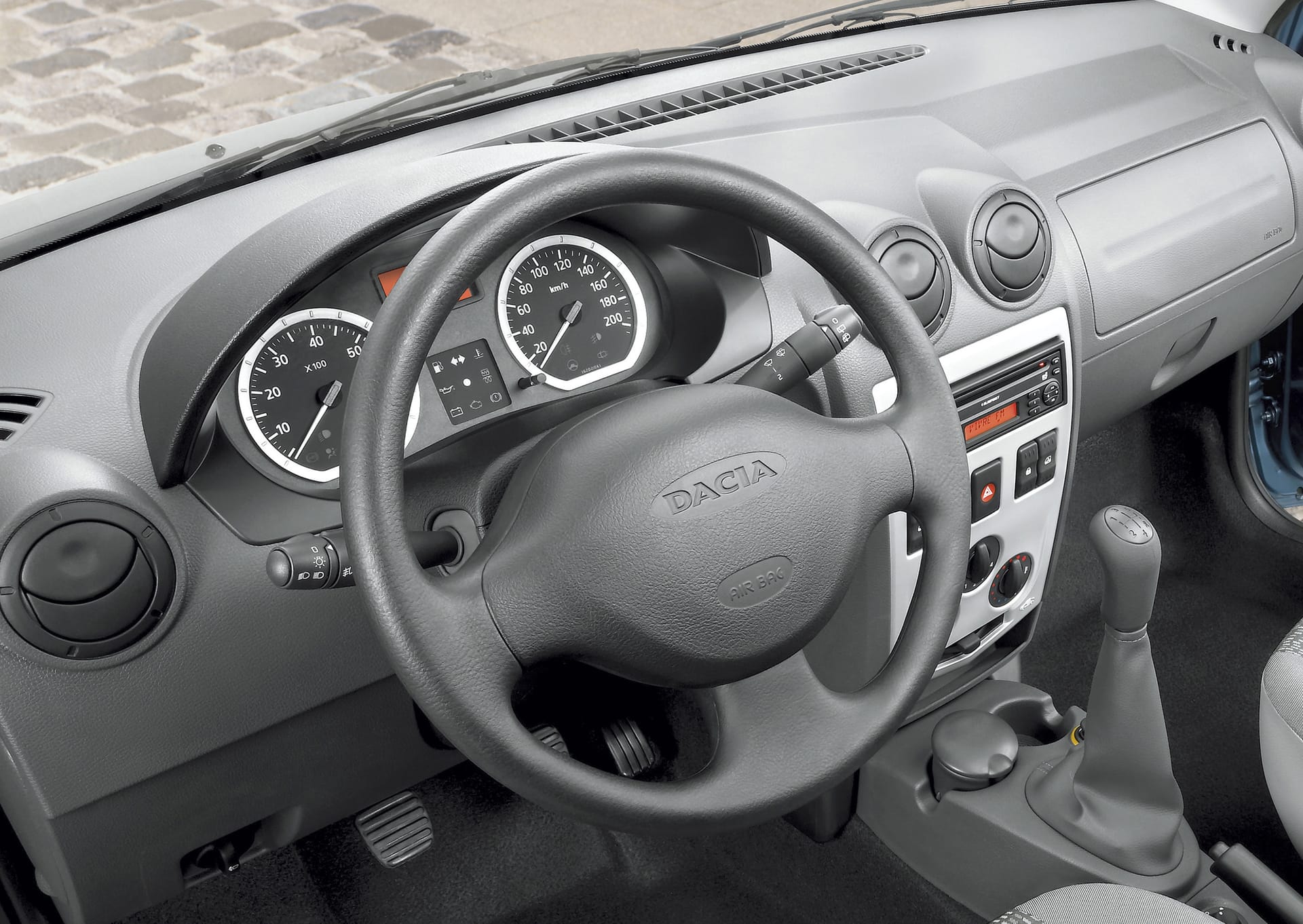 dacia_logan_001