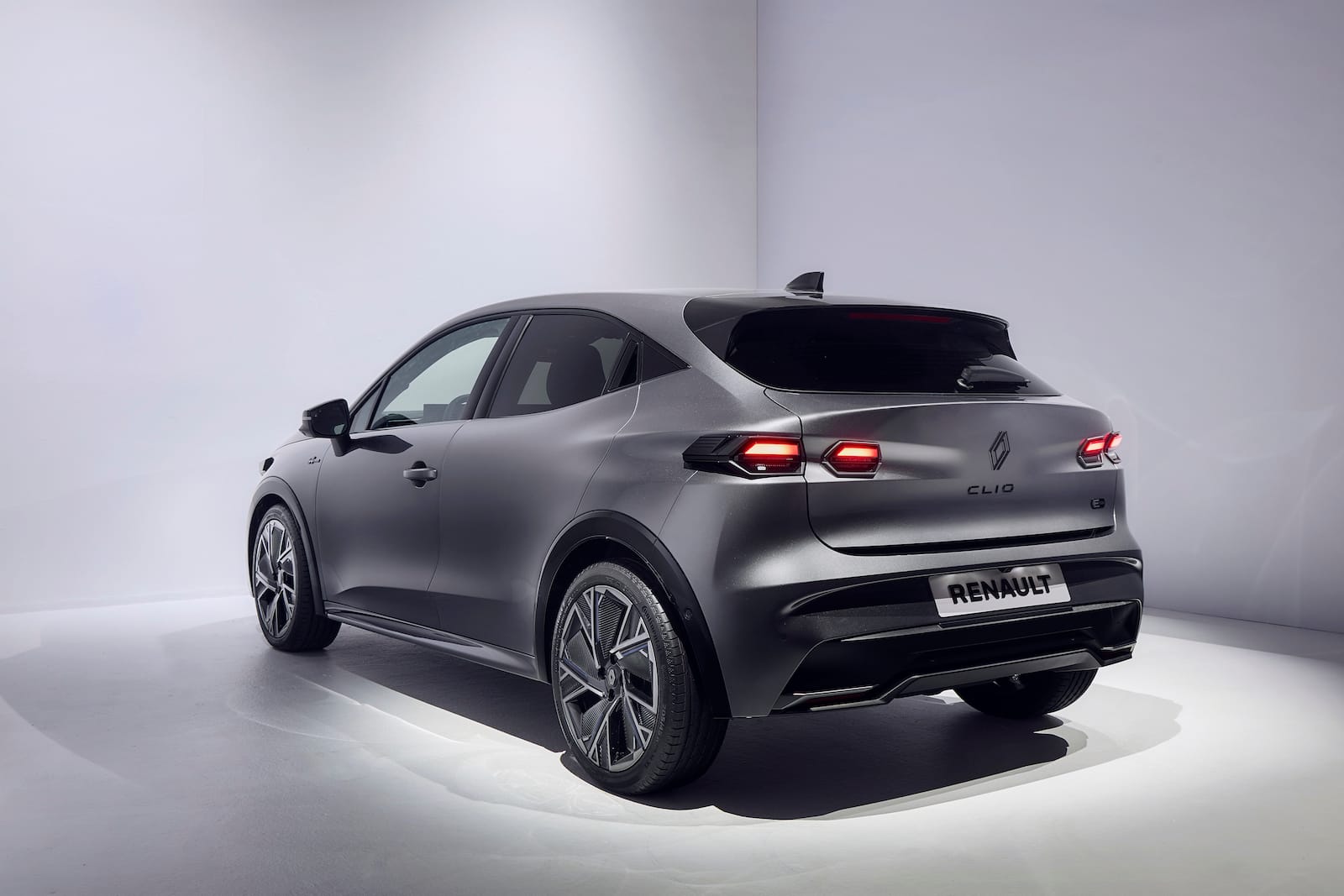 RENAULT CLIO VI FULL HYBRID E-TECH (RB3B1 HEV)