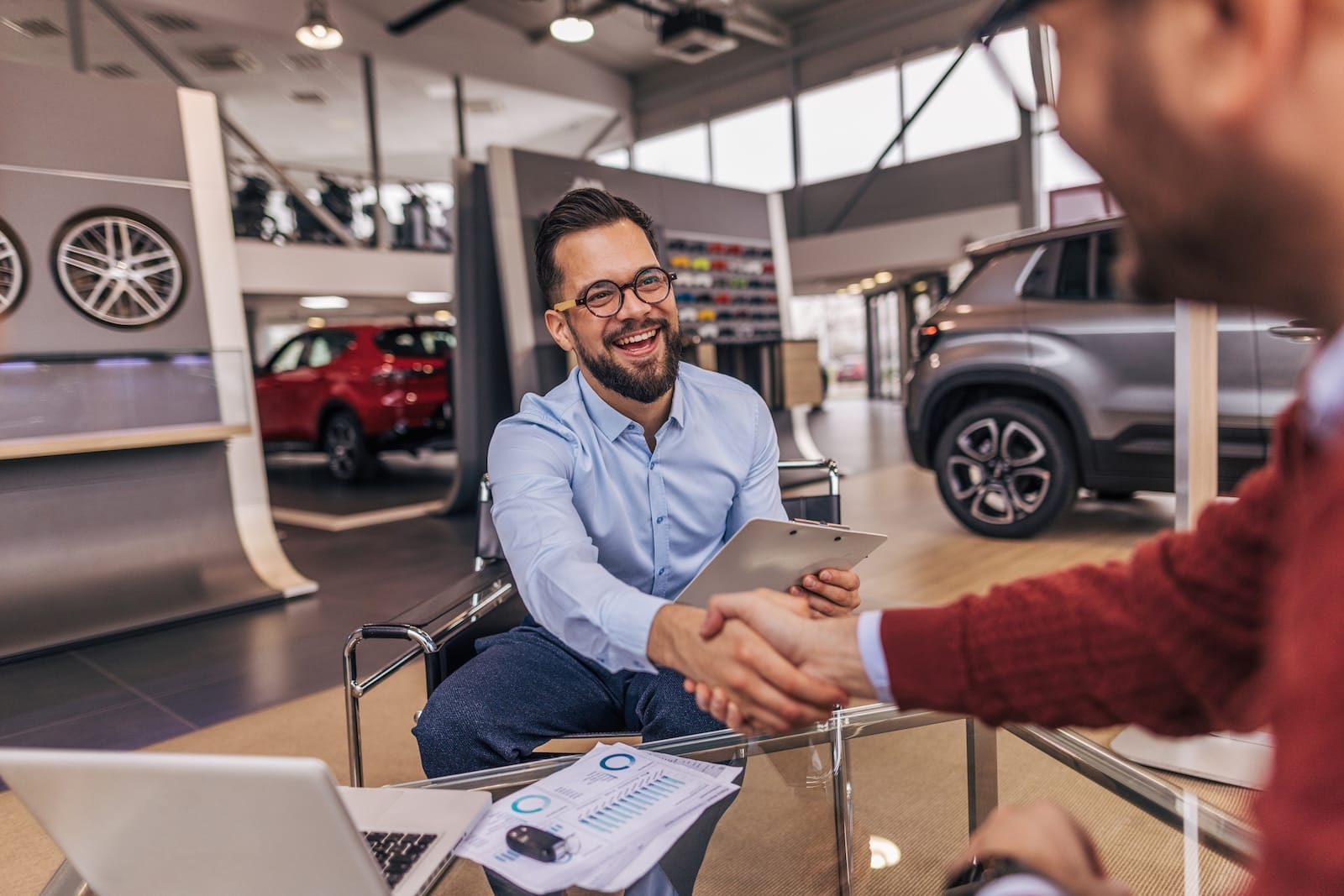 salon sprzedaży nowe auto kupujący