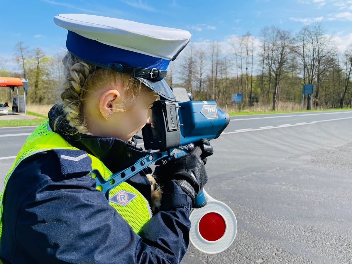 pomiar prędkości kontrola policja laserowy miernik