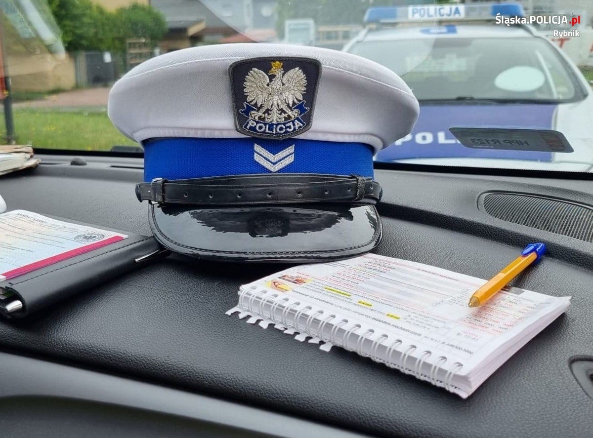 policjant radiowóz kontrola mandat
