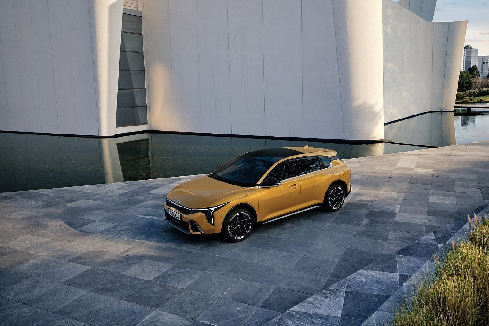 Kia K4