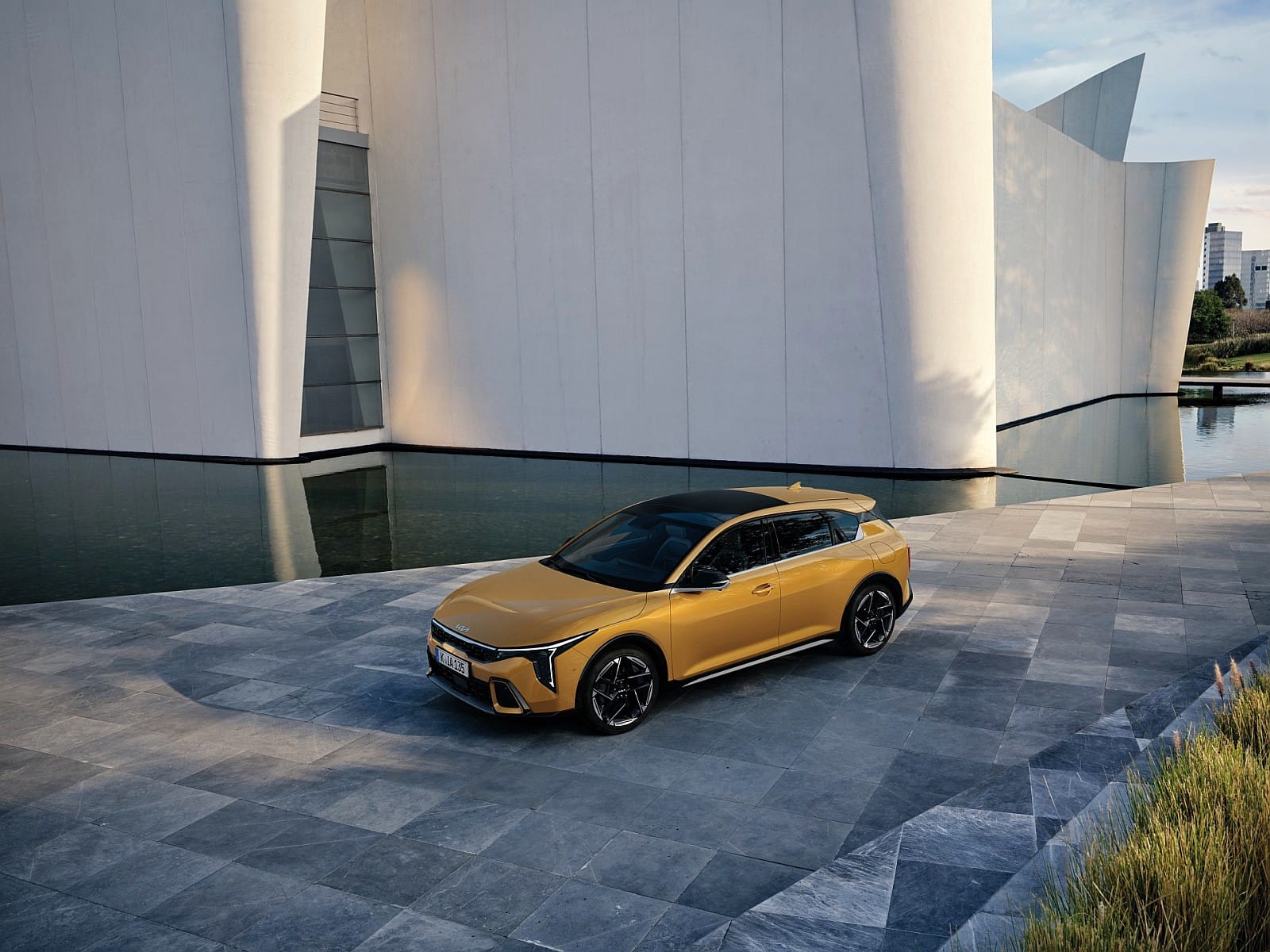 Kia K4