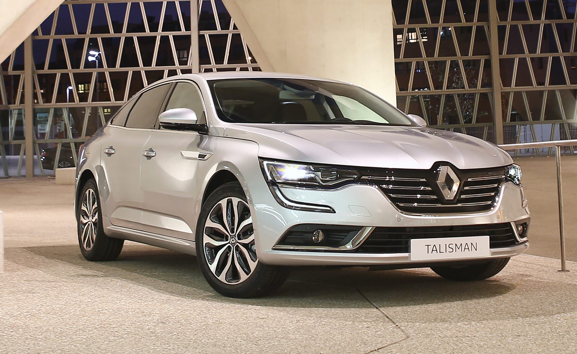 renault_talisman_sedan_01