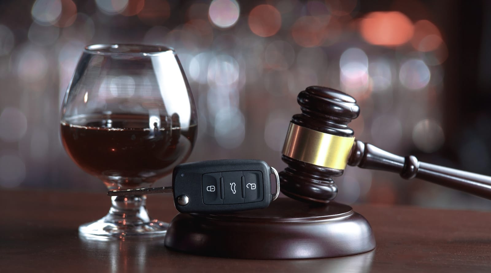 klucze samochód alkohol młotek sąd