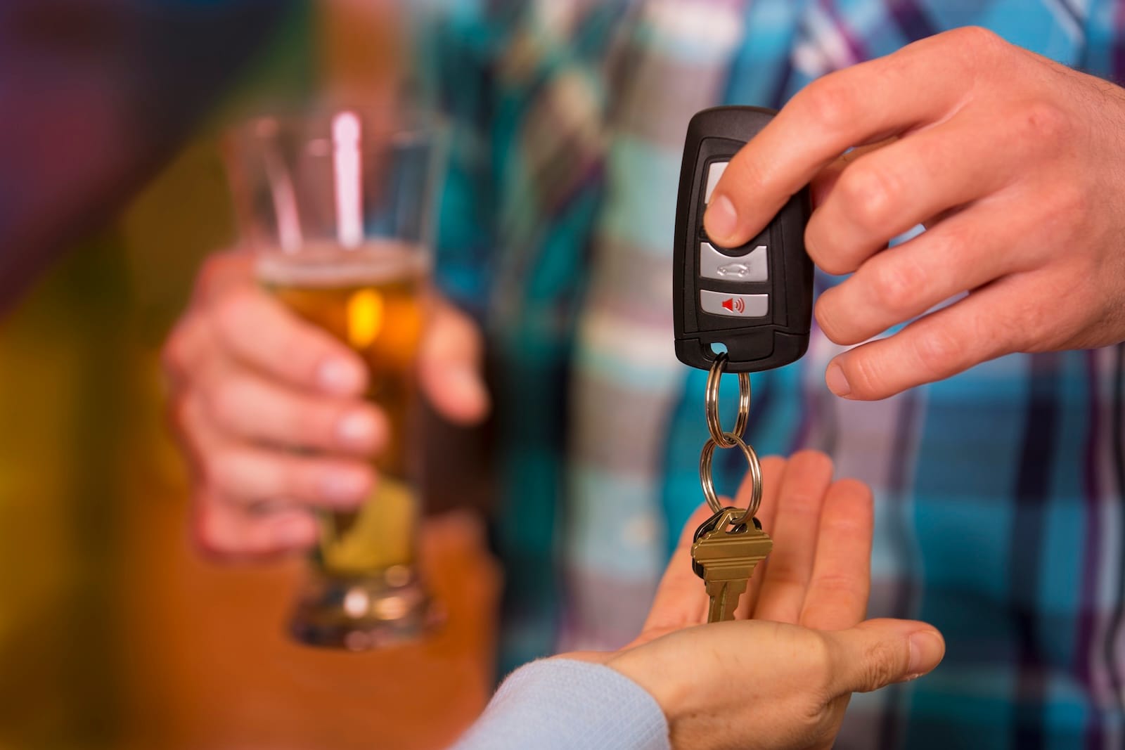 klucze auto piwo alkohol kierowca
