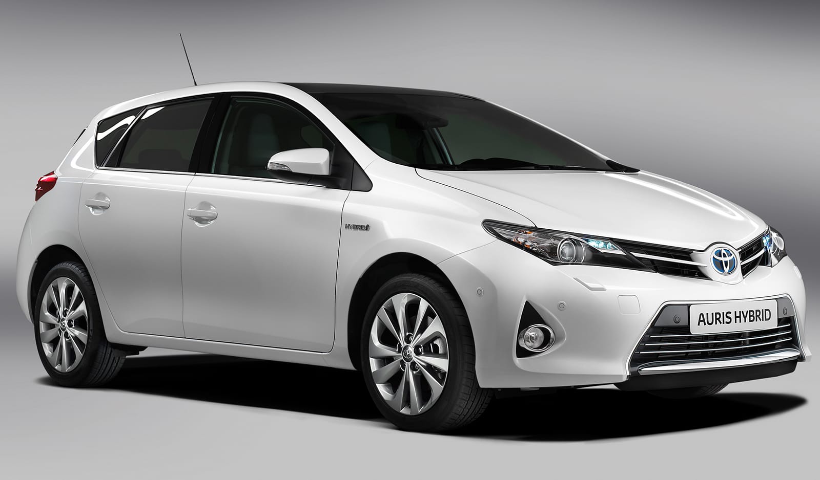 toyota_auris_hybrid_01