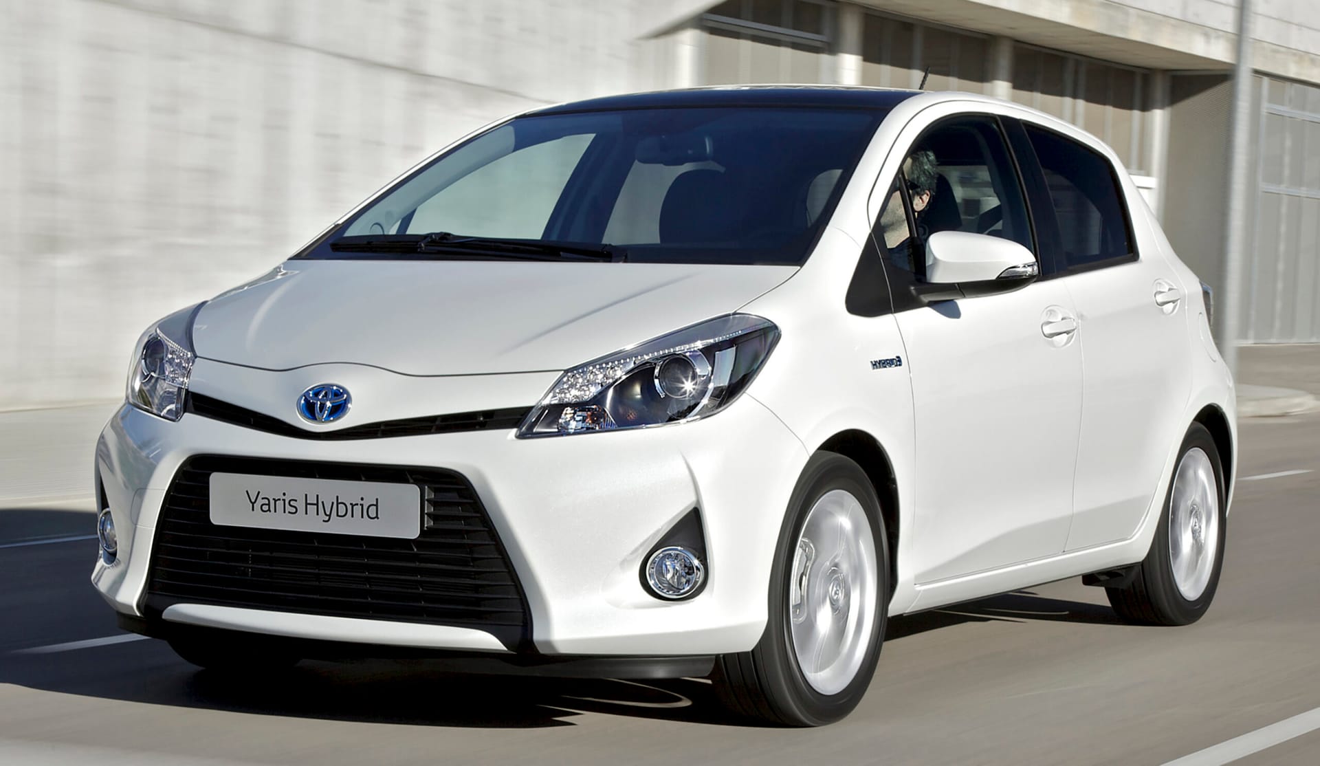 04 toyota_yaris_hybrid