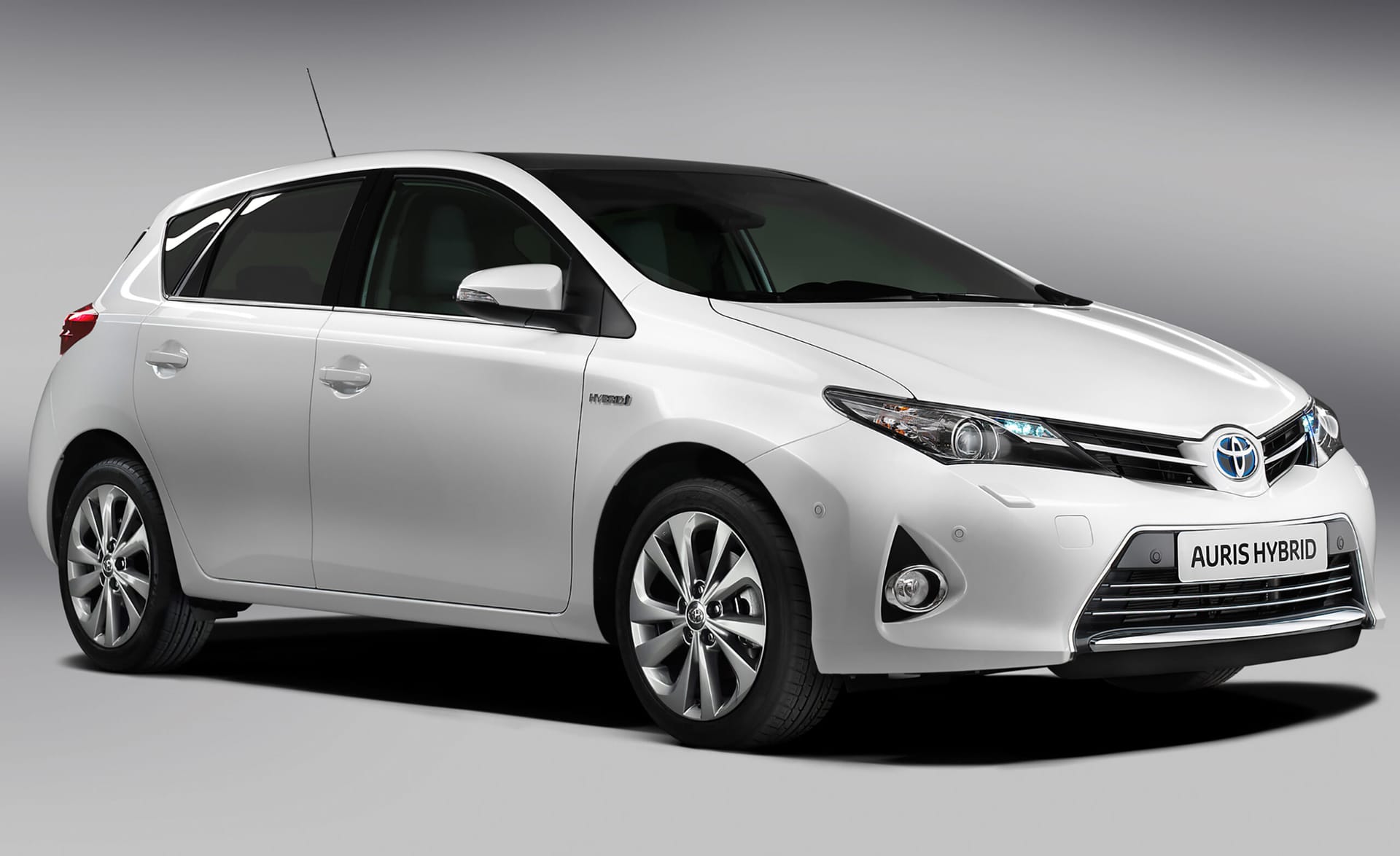 05 toyota_auris_hybrid