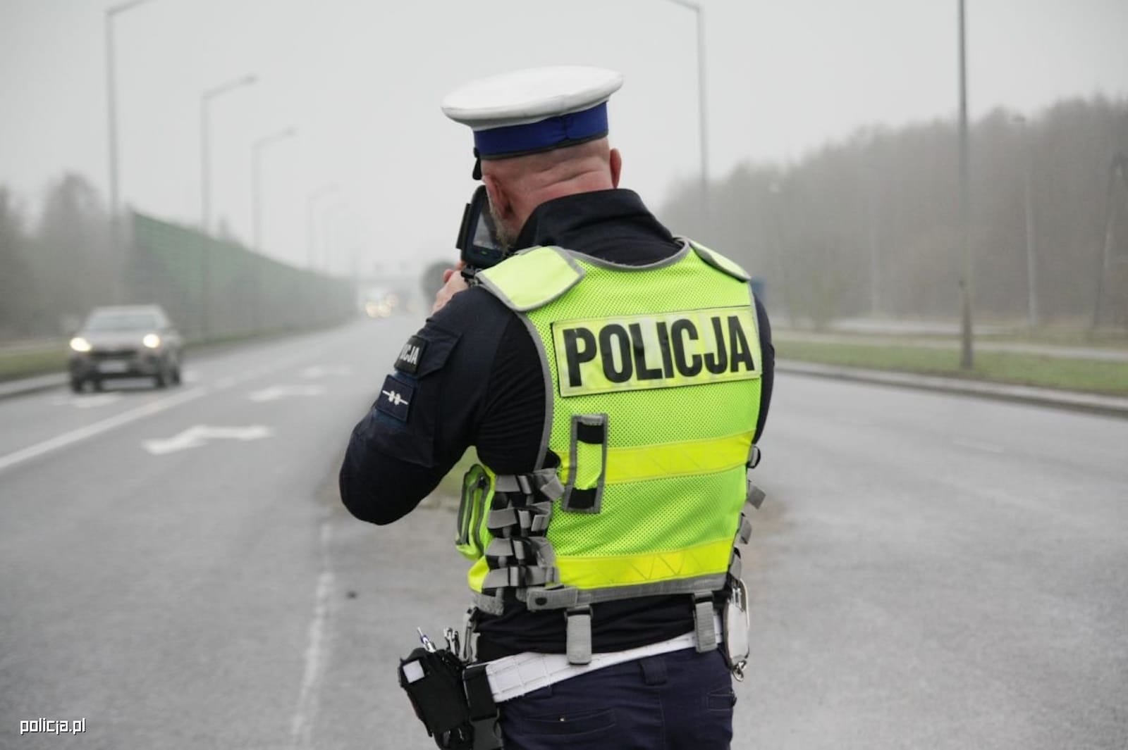 pomiar prędkości policja miernik laserowy