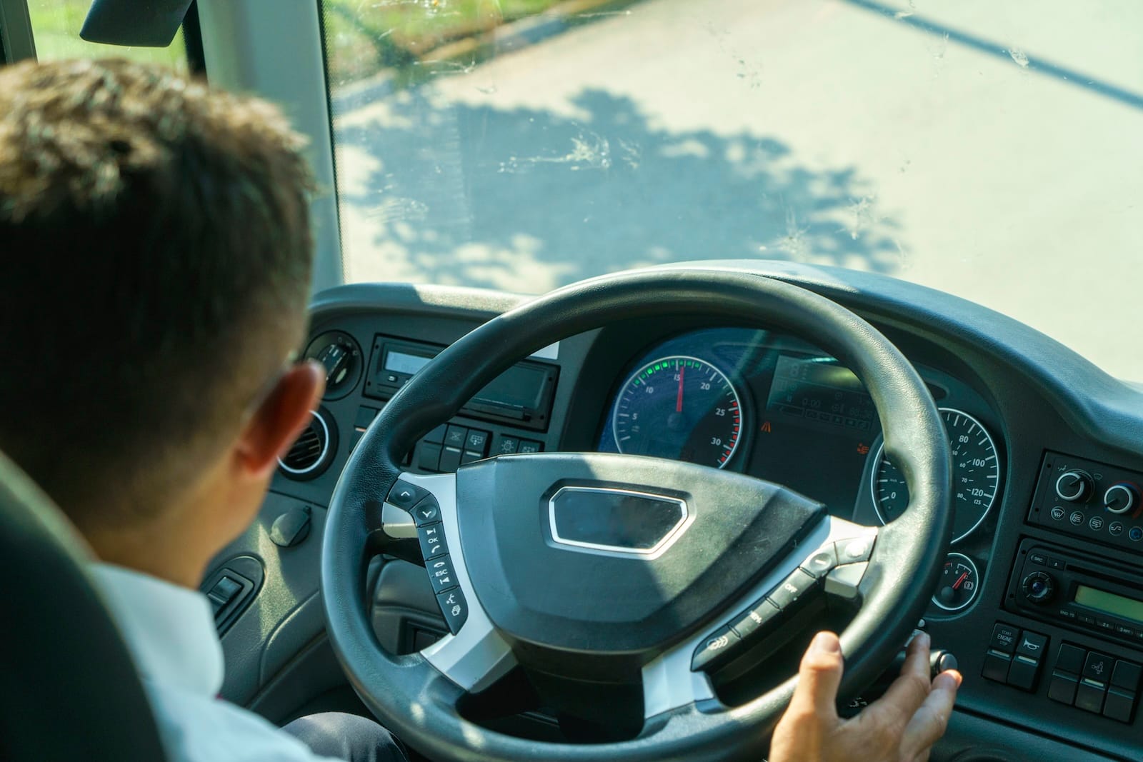 kierowca autobusu młody