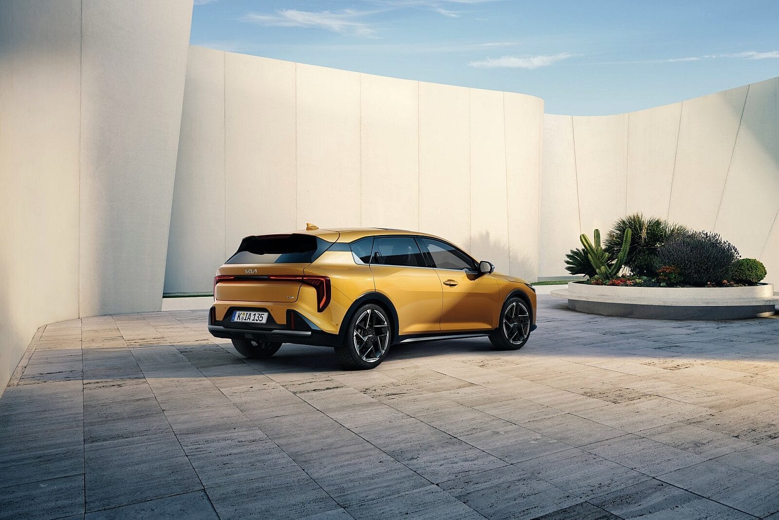 Kia K4