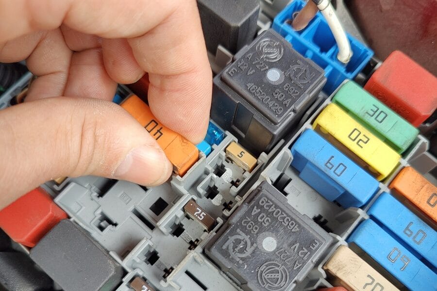 wymiana bezpiecznika