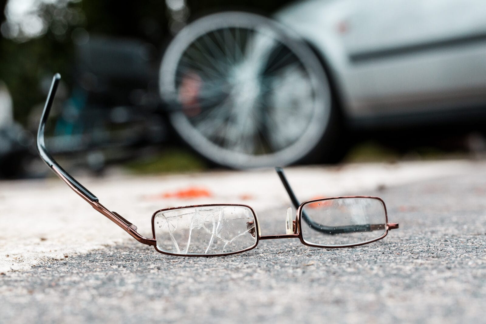 auto rozbite okulary