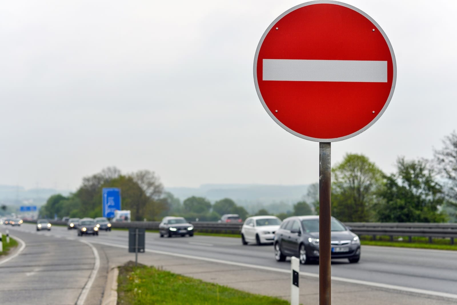 zakaz wjazdu autostrada zły kierunek