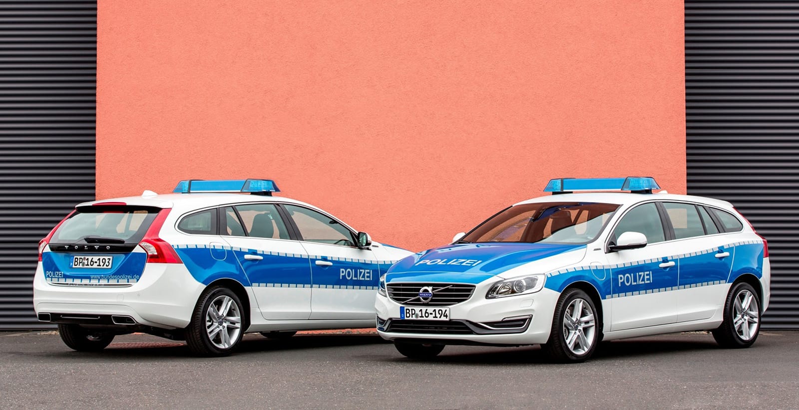 15 Volvo V60 D6