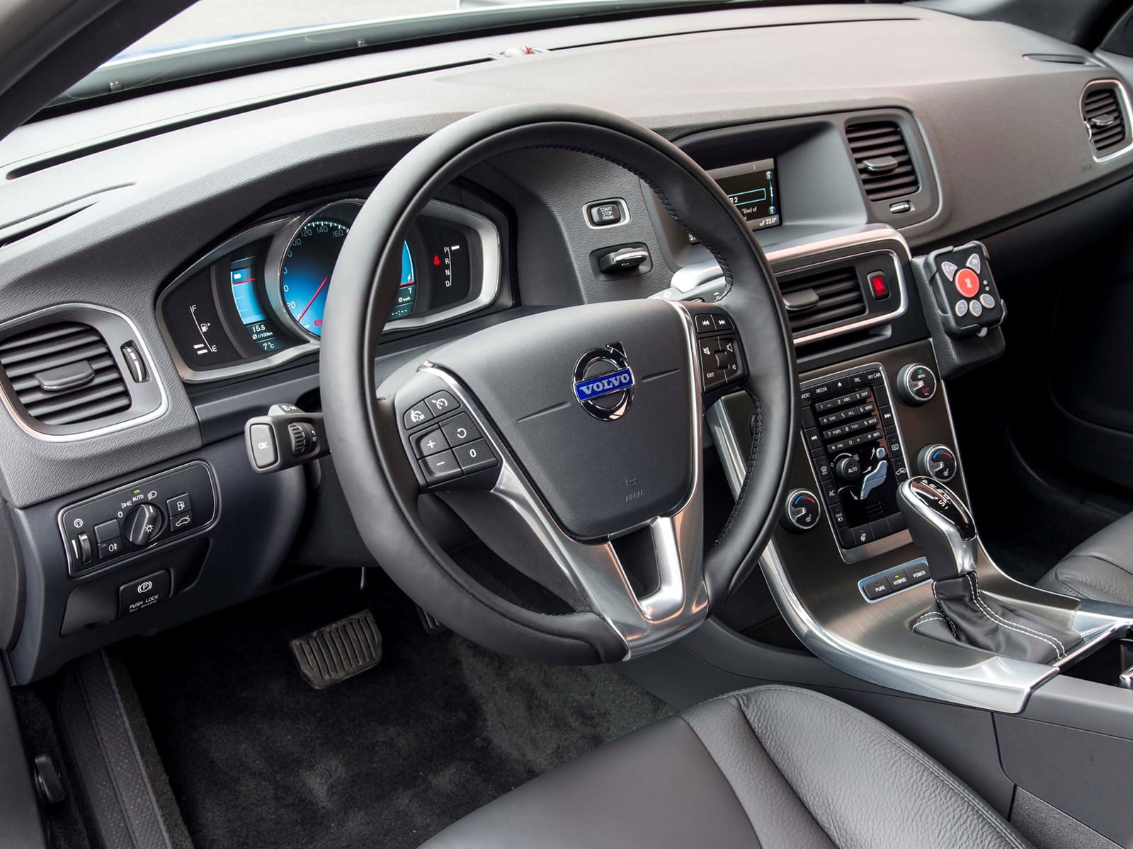 16 Volvo V60 D6