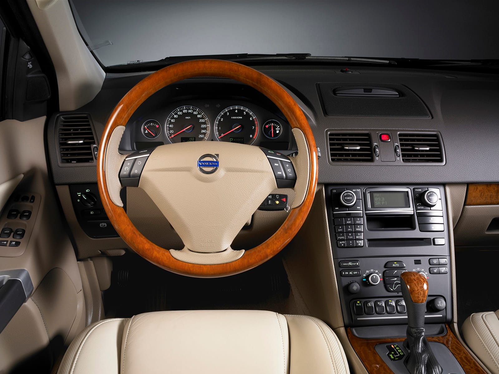 Volvo XC90_02