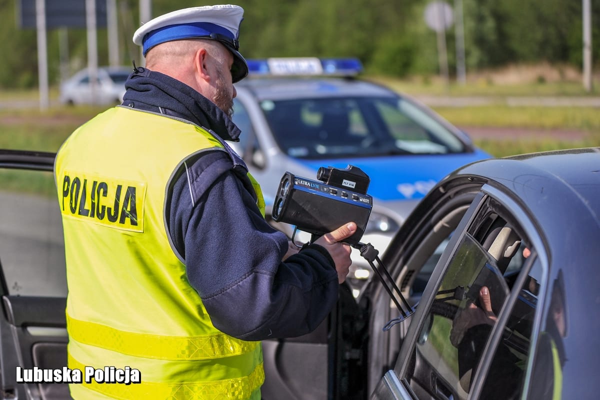 policjant miernik laserowy