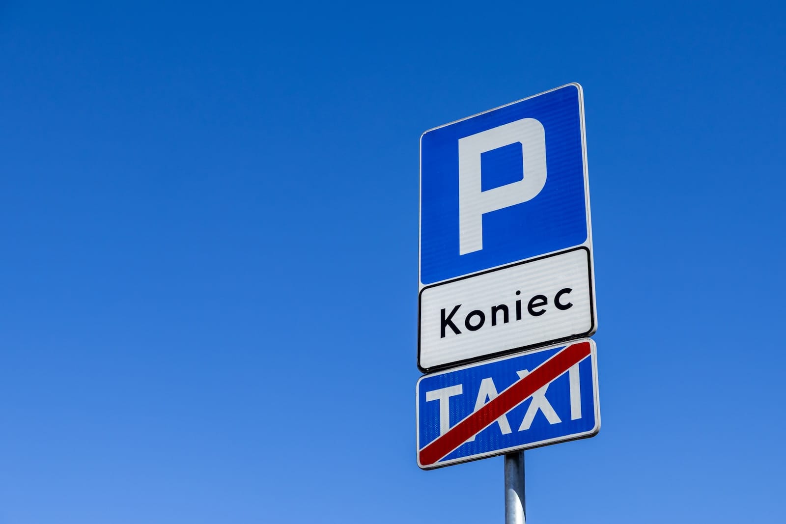 znak Parking koniec , początek postoju TAXI