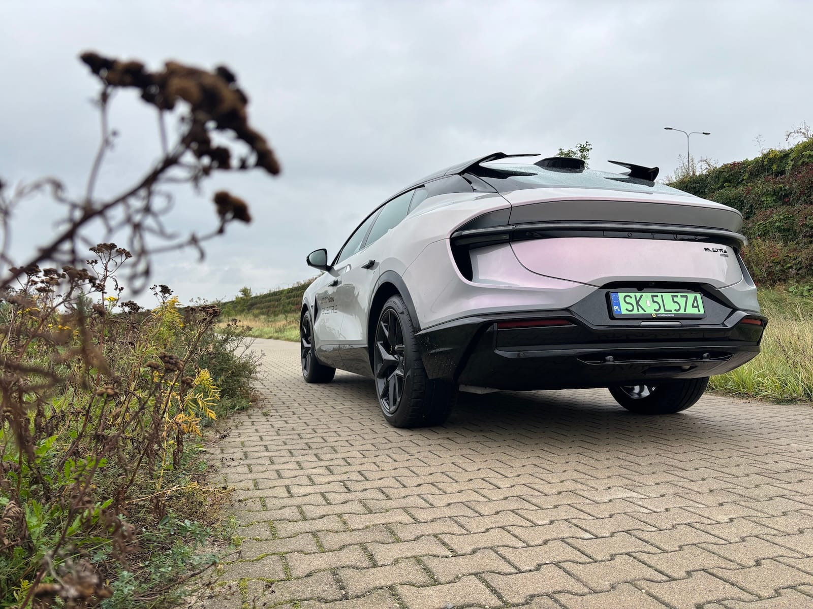 Lotus Eletre 600