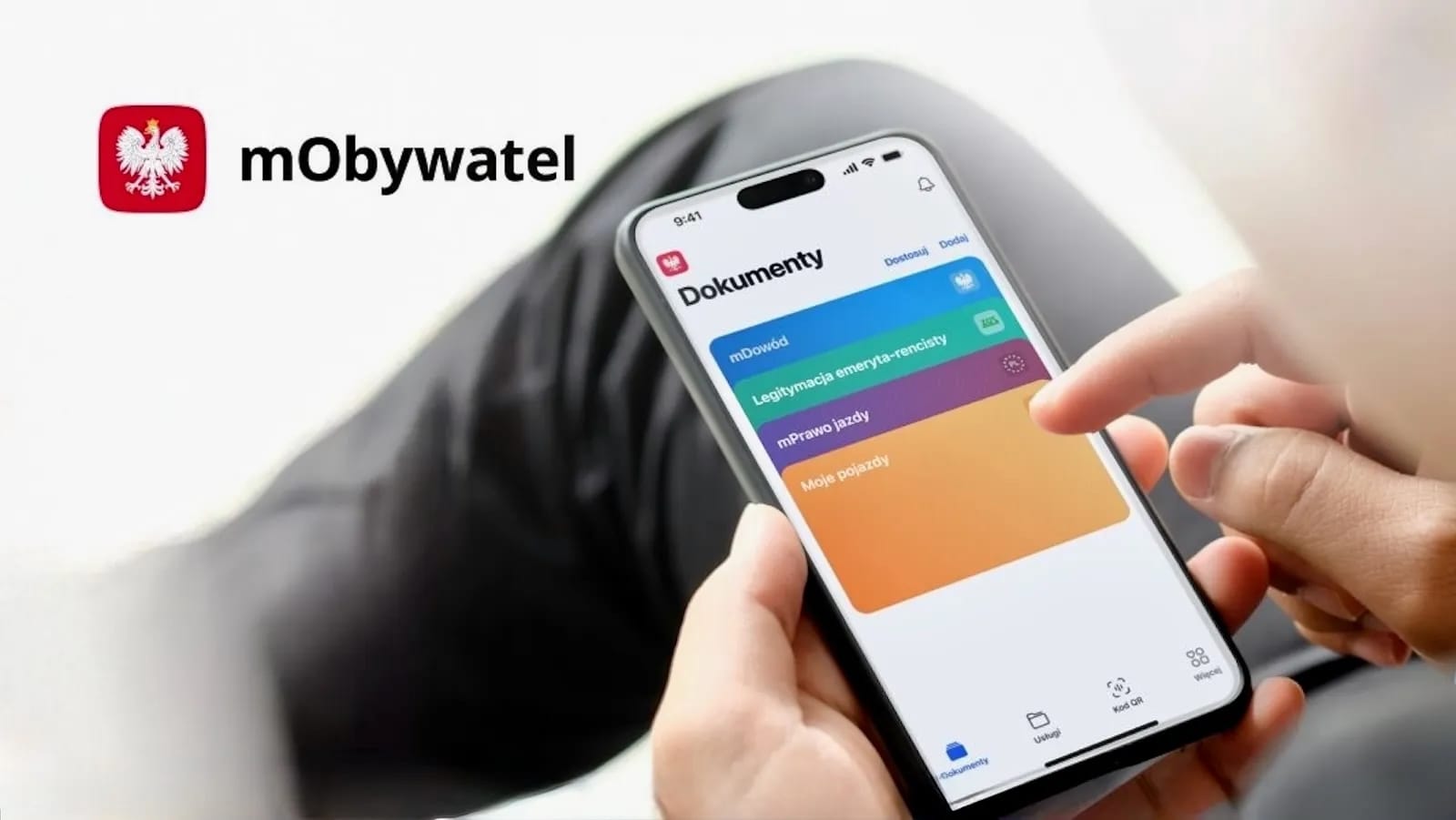 telefon z apliakacją mobywatel i zakładką moje pojazdy