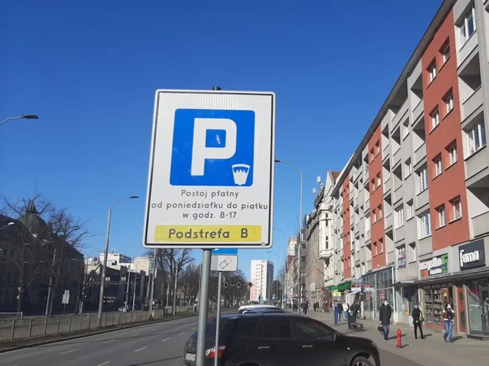 znak informujący o SPP oraz godzinach i podstrefie 