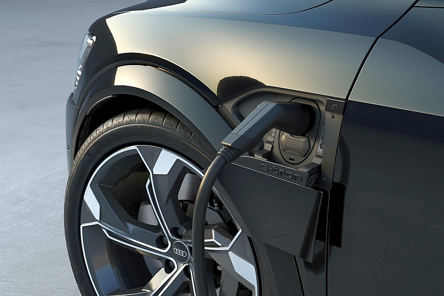 Audi Q8 e-tron - ładowanie