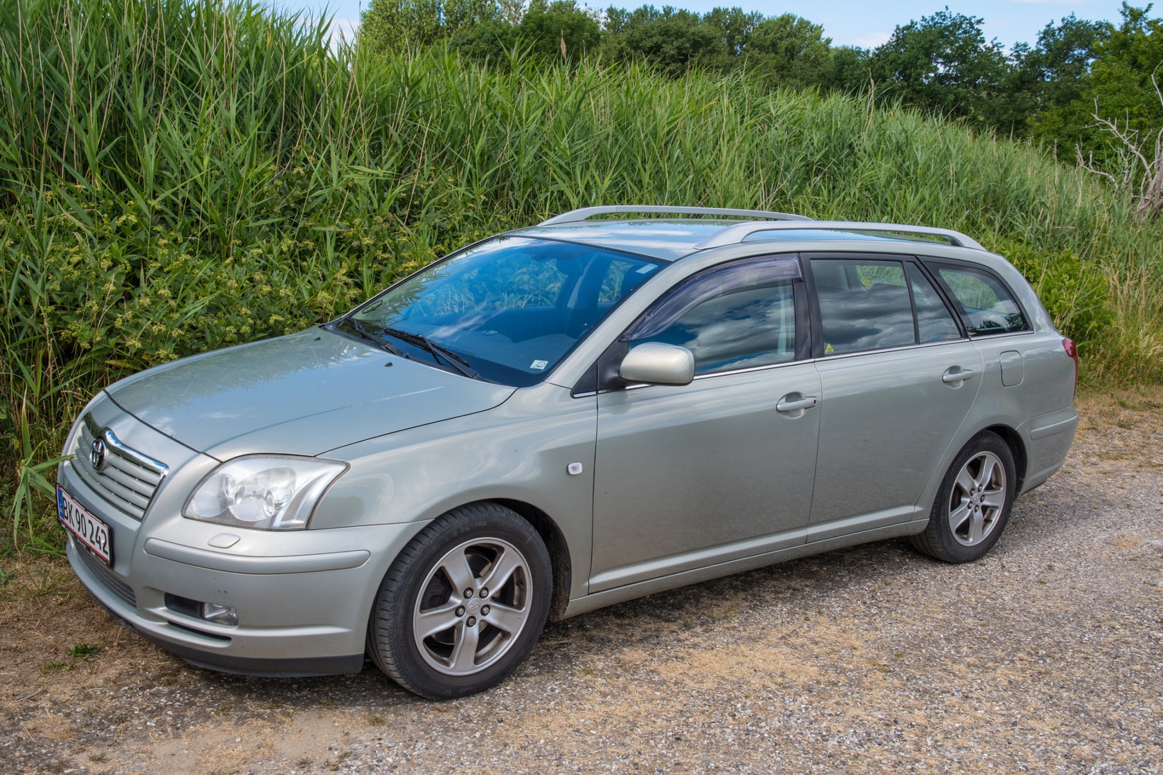 Toyota Avensis II - przestronne i komfortowe auto o nieco już przestarzałej bryle