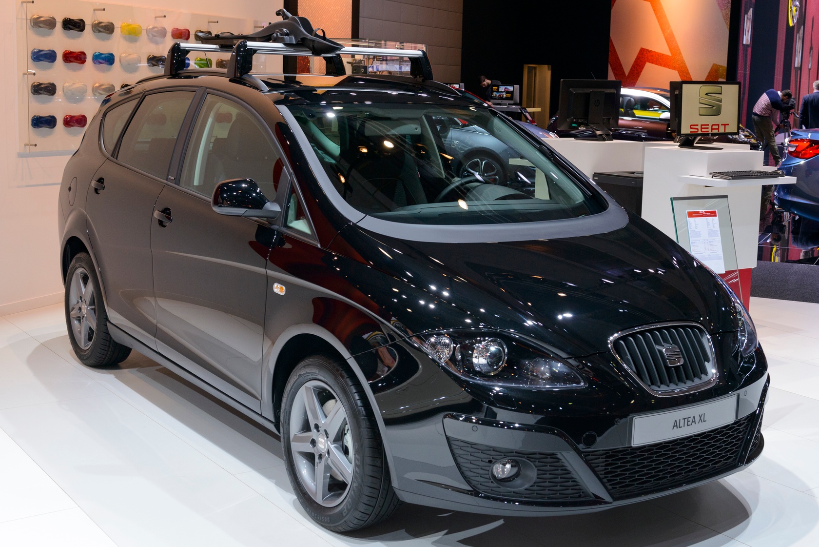 Czarny Seat Altea XL w salonie